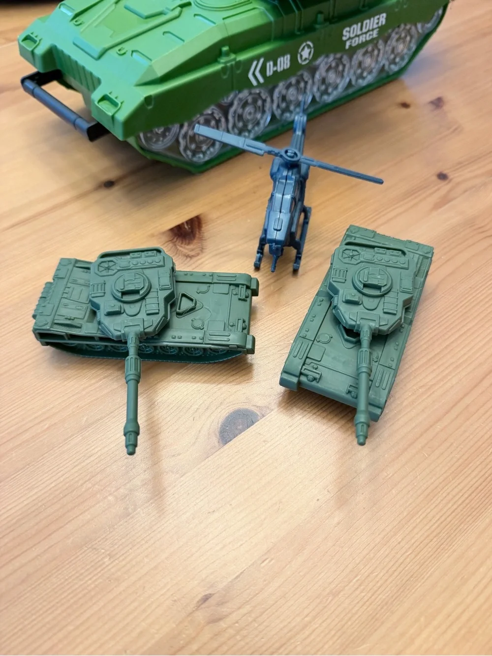 Green Soldier Force set Toy Tank with people for Kids